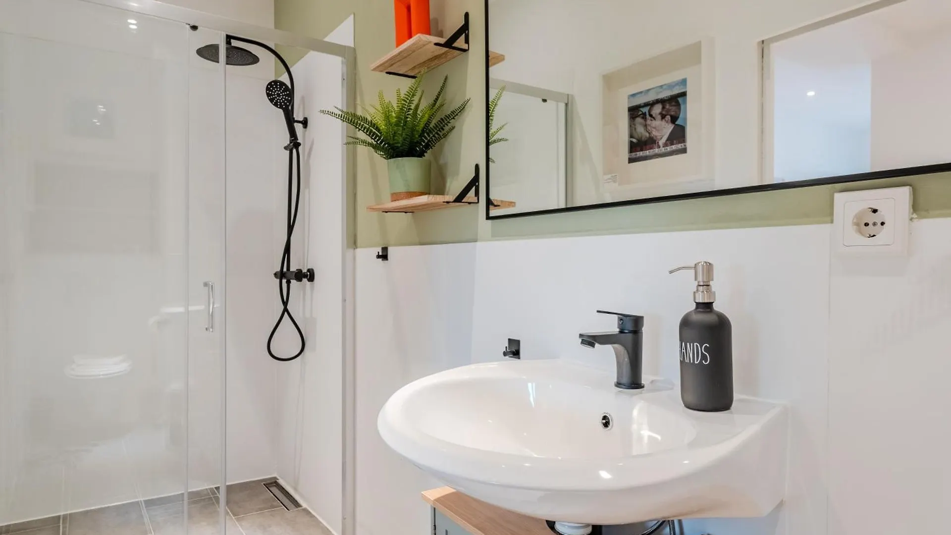 Central & Self Check-In - Street Art Studio Berlin Appartement