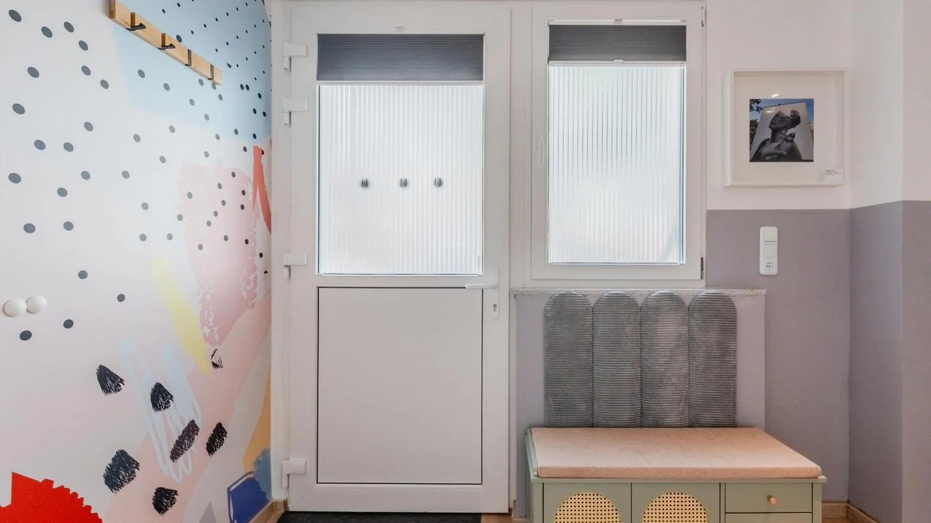 Central & Self Check-In - Street Art Studio Berlin